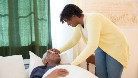 What Is An Elderly Caregiver And Tips For Taking Care Of Yourself?