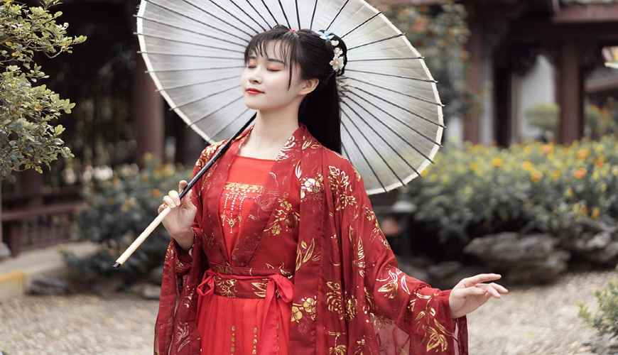 Things You Must Know About Chinoiserie Robes Before Buying Them